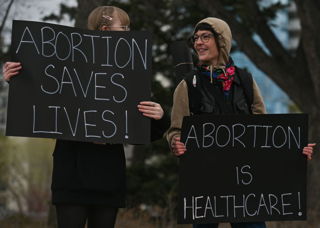 Alberta Pro-CHoice Activists Stand In Solidarity Of US Abortion Rights