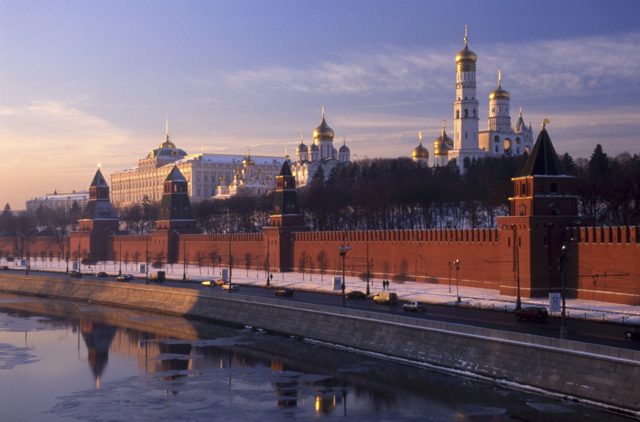Russia, Moscow, Church of Archangel Michael and Assumption Cathedral behind Kremlin Wall at sunrise