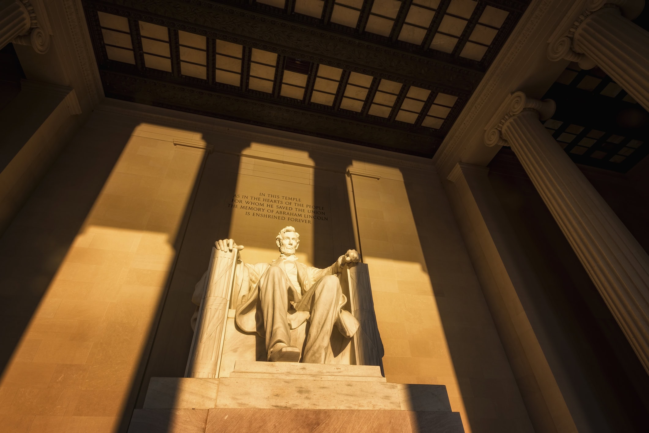 USA, Washington DC, Lincoln Memorial at sunrise